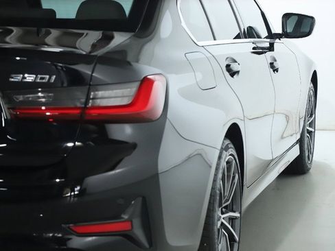 Used 2022 BMW 330i xDrive Sedan w/ Premium Package 2 image 8