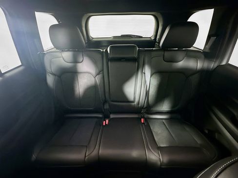 New 2025 Jeep Grand Cherokee Altitude image 10