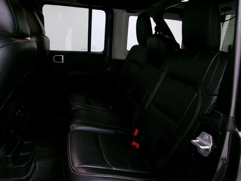 Used 2020 Jeep Wrangler Unlimited Sahara image 10