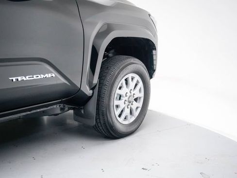 Used 2025 Toyota Tacoma SR5 AWD/4WD image 14