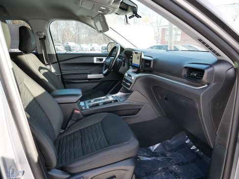 Used 2021 Ford Explorer XLT w/ Class III Trailer Tow Package AWD/4WD image 8
