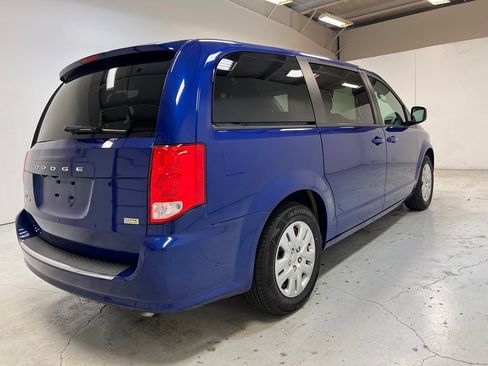 Used 2018 Dodge Grand Caravan SE w/ UConnect Hands-Free Group FWD image 9
