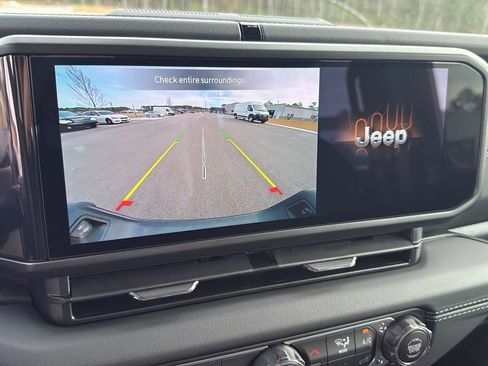 New 2025 Jeep Gladiator High Tide image 19