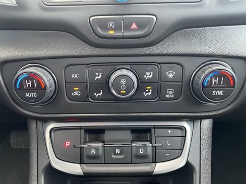 Used 2022 GMC Terrain SLE w/ Driver Convenience Package image 23