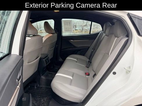 Used 2025 Toyota Camry SE image 9