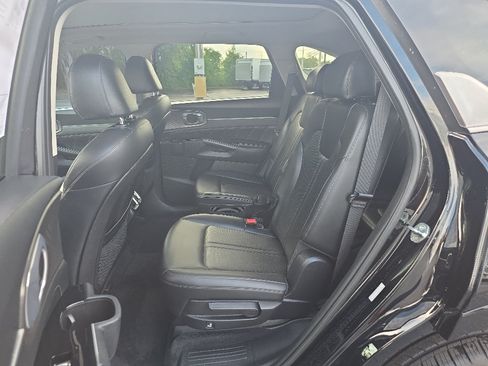 Used 2023 Kia Sorento SX AWD/4WD image 12