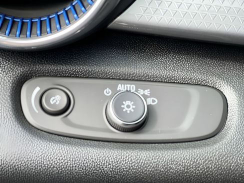 New 2025 Chevrolet Trax LT w/ LT Convenience Package image 17