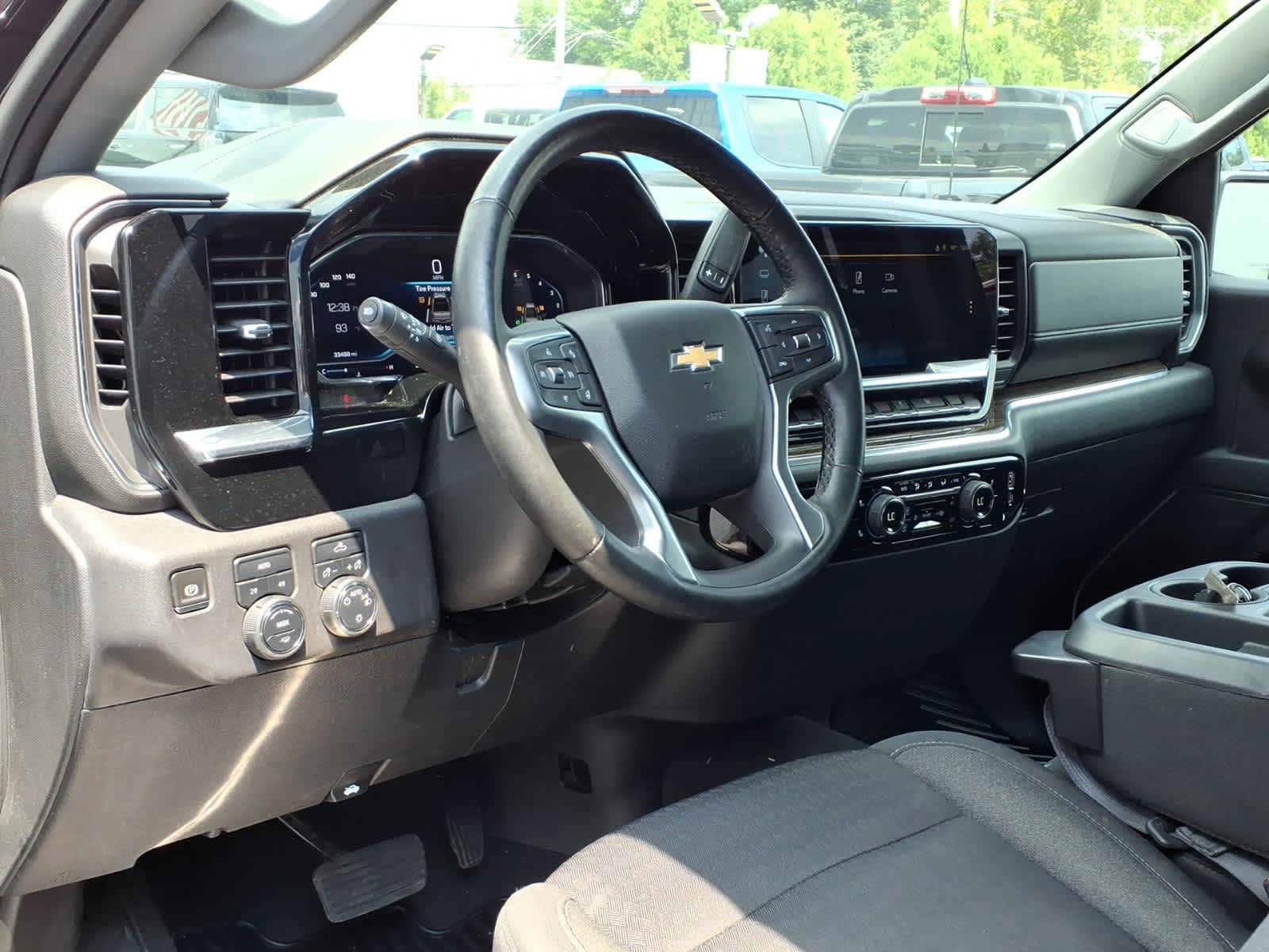 Used 2023 Chevrolet Silverado 1500 LT AWD/4WD image 9
