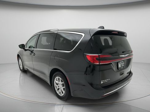 Used 2025 Chrysler Pacifica Select FWD image 7
