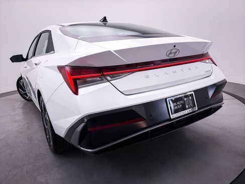 Used 2024 Hyundai Elantra Limited FWD image 10