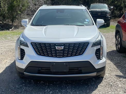 Used 2022 Cadillac XT4 Premium Luxury w/ Enhanced Visibility Package image 2