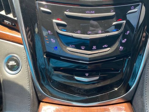 Used 2019 Cadillac Escalade Luxury RWD image 25