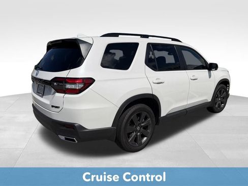 Used 2025 Honda Pilot Sport image 6
