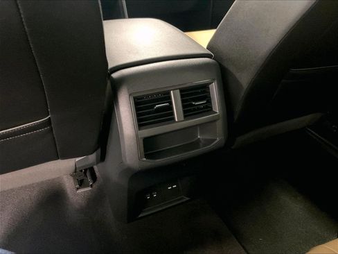 Used 2023 Volkswagen Atlas Cross Sport SE w/ Panoramic Sunroof Package AWD/4WD image 28