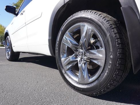 Used 2019 Toyota Highlander Limited Platinum image 6