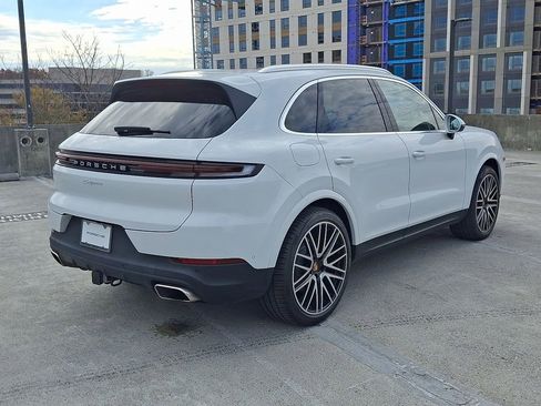 Used 2025 Porsche Cayenne image 8