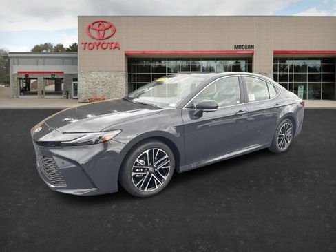 Certified 2025 Toyota Camry XLE image 1