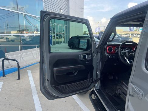 Used 2023 Jeep Gladiator Rubicon w/ Cold Weather Group AWD/4WD image 14