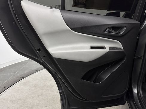 Used 2018 Chevrolet Equinox LS FWD image 22