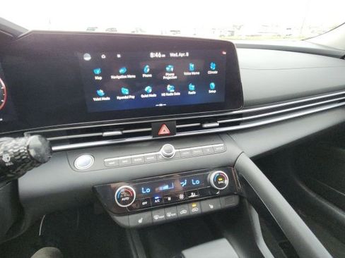 Used 2025 Hyundai Elantra Limited image 12