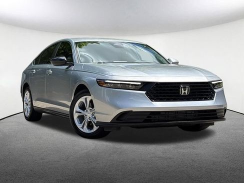 Used 2025 Honda Accord LX image 2