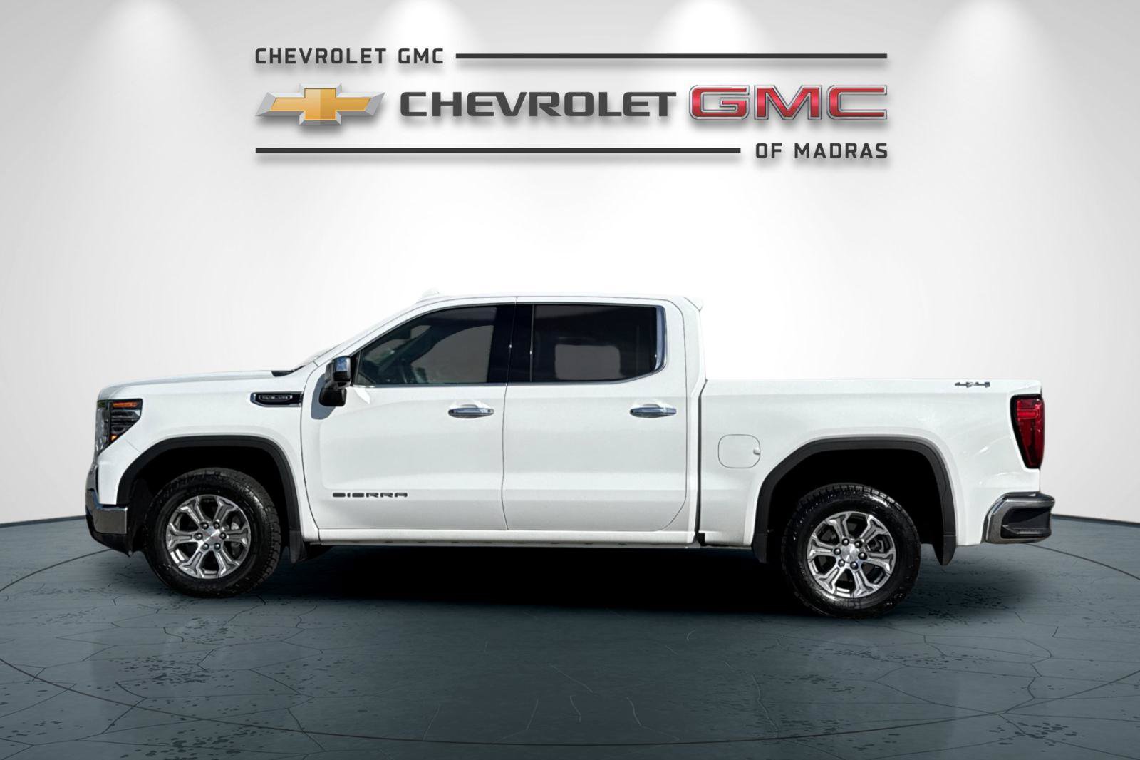 Used 2024 GMC Sierra 1500 SLT AWD/4WD image 6