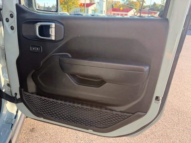 Used 2023 Jeep Wrangler Unlimited w/ Cold Weather Group AWD/4WD image 28