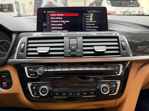 Used 2018 BMW 330i xDrive Sedan AWD/4WD image 25