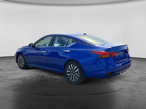 Used 2025 Nissan Altima 2.5 SV FWD image 6
