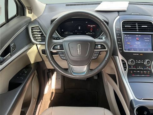 Used 2020 Lincoln Nautilus FWD image 12