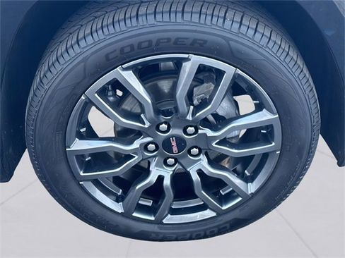 Used 2023 GMC Terrain Denali w/ Black Diamond Edition image 31