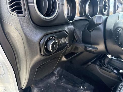 Used 2019 Jeep Wrangler Unlimited Sahara image 22