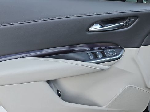 Used 2023 Cadillac XT4 Luxury w/ Cold Weather Package FWD image 27