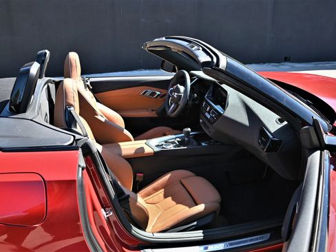 Used 2025 BMW Z4 M40i w/ Edition image 12