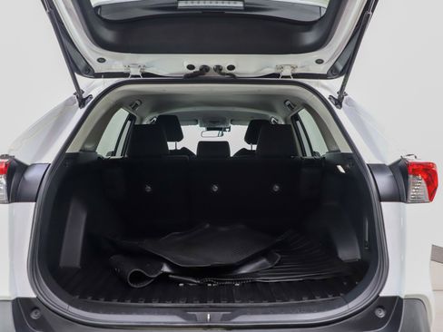 Used 2025 Toyota RAV4 LE AWD/4WD image 18