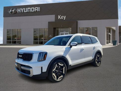 Used 2023 Kia Telluride EX w/ EX Captain's Chair Package AWD/4WD image 7