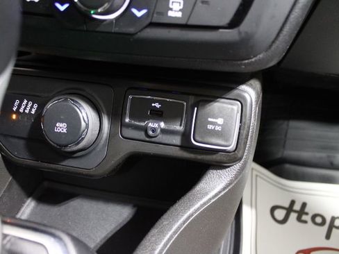 Used 2023 Jeep Renegade Latitude image 38