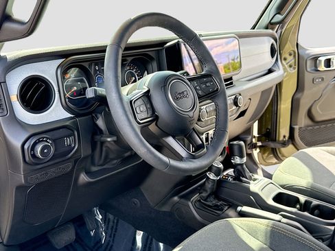 Used 2025 Jeep Wrangler Unlimited Sport AWD/4WD image 4
