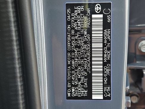 Used 2025 Toyota Prius XLE FWD image 25