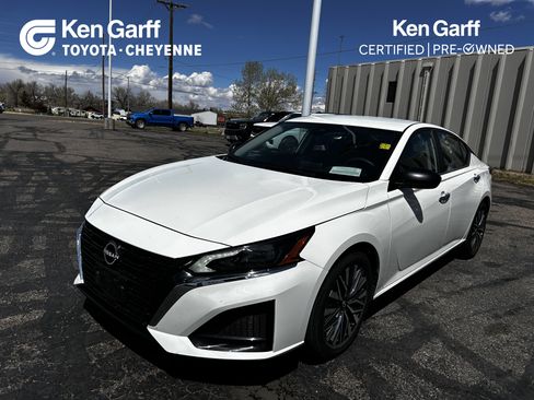 Used 2025 Nissan Altima 2.5 SV FWD image 1