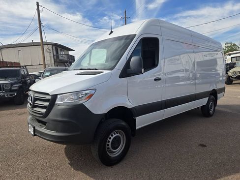 Used 2024 Mercedes-Benz Sprinter 2500 image 4