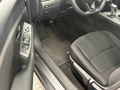 Used 2025 Nissan Sentra S FWD image 9