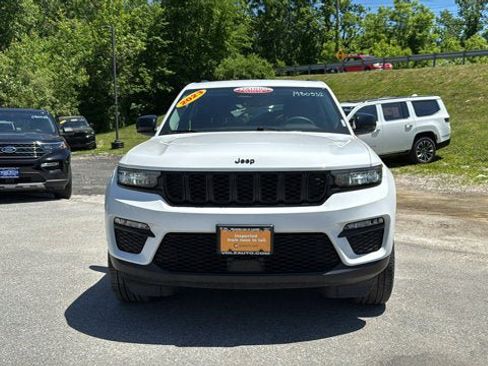 Certified 2023 Jeep Grand Cherokee Limited w/ Black Appearance Package AWD/4WD image 3