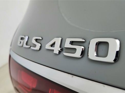 Used 2024 Mercedes-Benz GLS 450 4MATIC image 17
