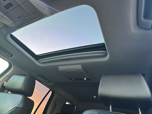 Used 2018 Chevrolet Tahoe LT RWD image 5