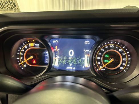 Used 2025 Jeep Wrangler Rubicon w/ Convenience Group AWD/4WD image 16