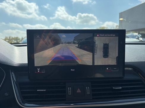 Used 2024 Audi Q5 e Premium Plus w/ Premium Plus Package image 24