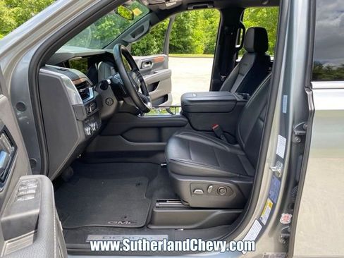 Used 2025 GMC Yukon Denali AWD/4WD image 17