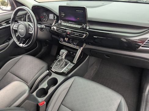 Certified 2023 Kia Seltos EX image 10