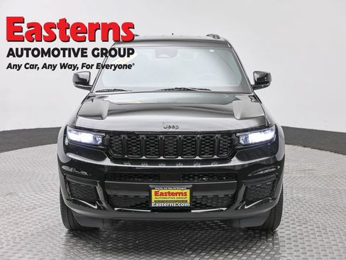 Used 2023 Jeep Grand Cherokee L Laredo AWD/4WD image 2